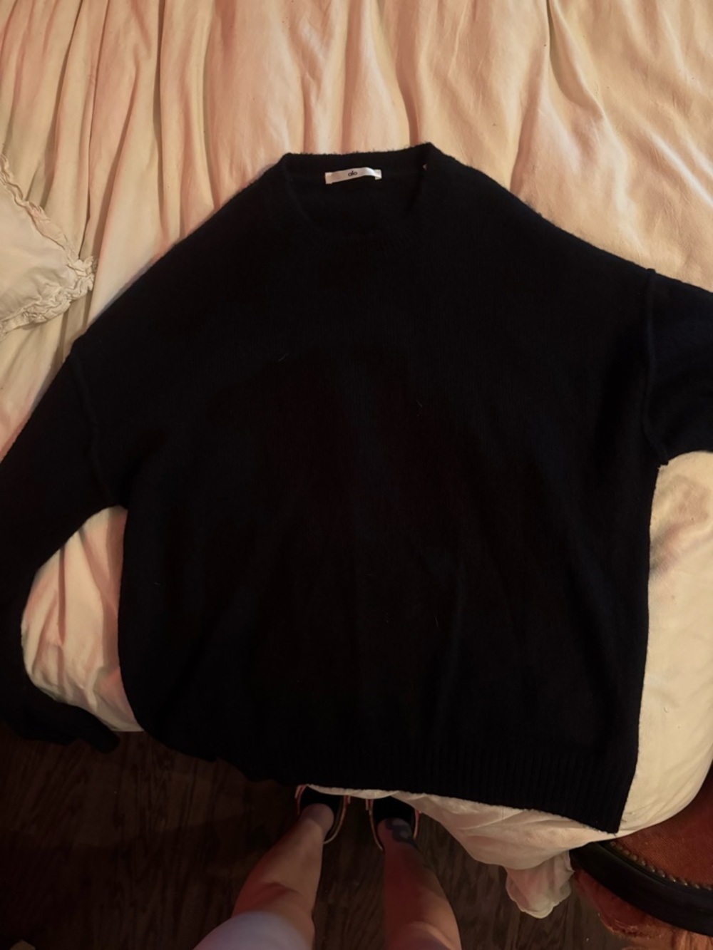 ALO Yoga Men's Black Crewneck Sweater